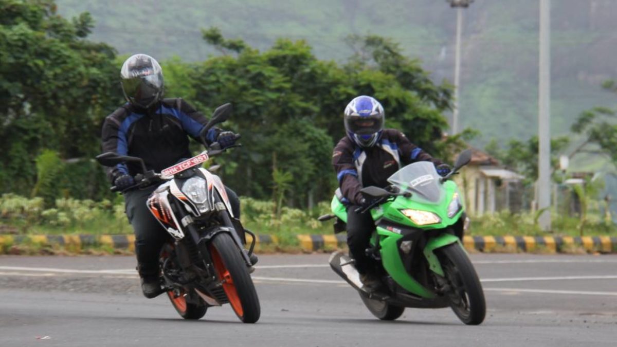 KTM Duke 390 vs Kawasaki Ninja 300 Shootout