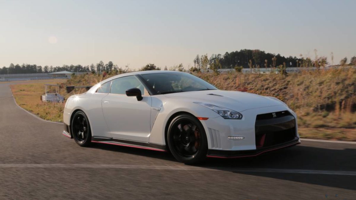希少 NISSAN GT-R NISMO 2014 ホワイトパール 2014 Nissan GT-R Nismo Test Drive Review