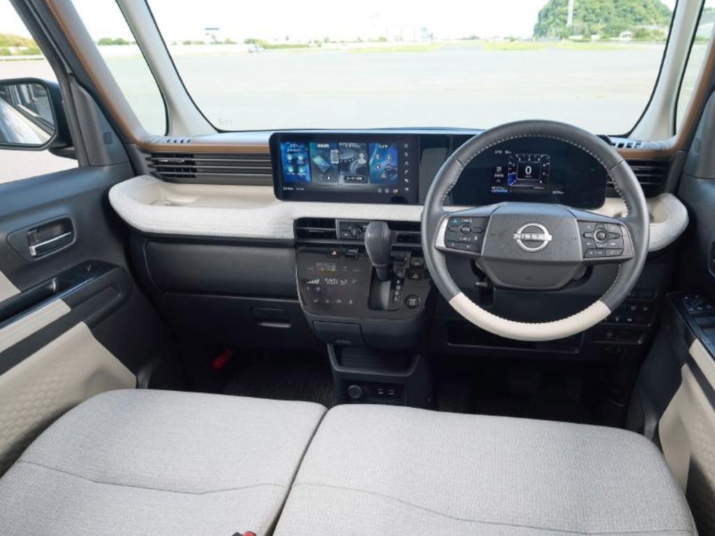 Nissan Roox interior