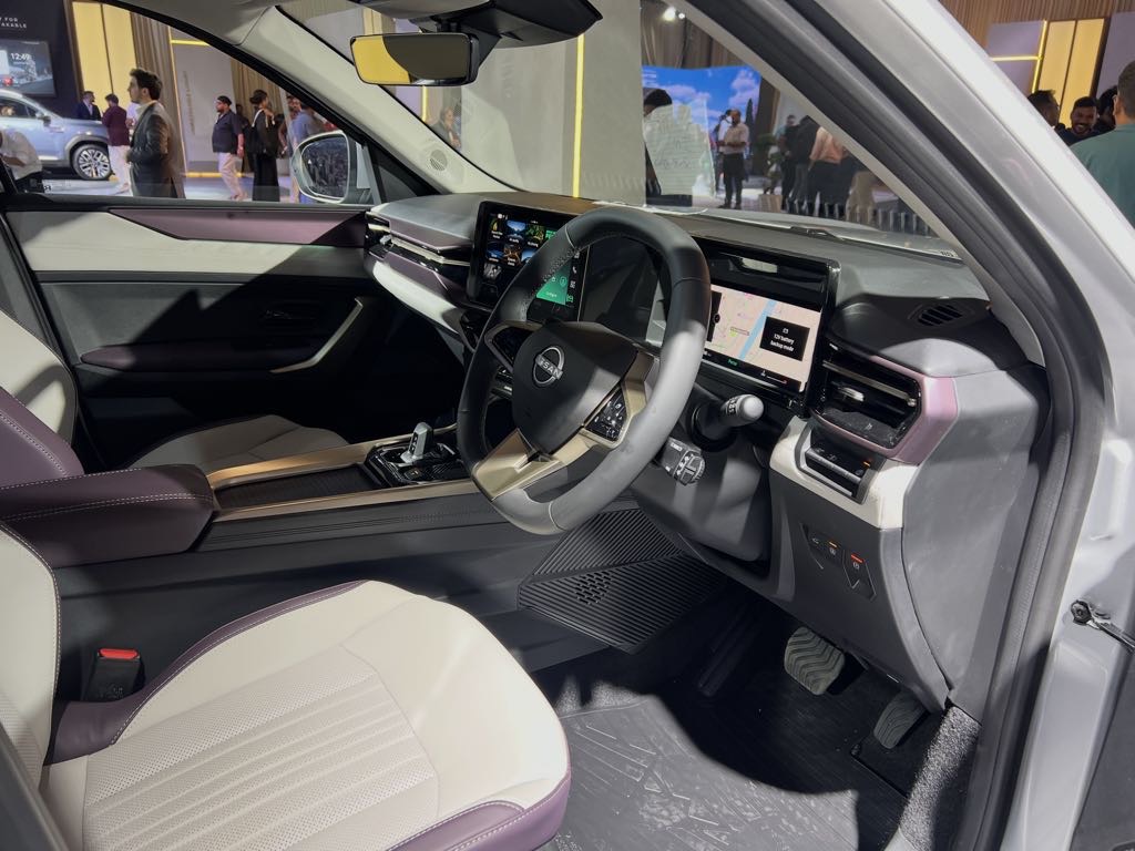 Nissan Tekton Interior