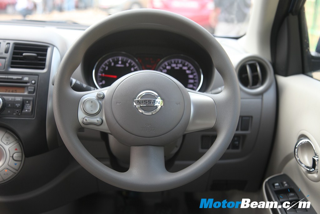 Nissan Sunny - Steering Wheel