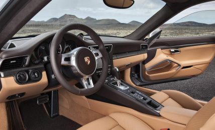 Porsche 911 Turbo S Coupe: Interior
