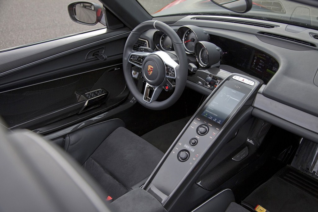 Porsche 918 Spyder Interiors
