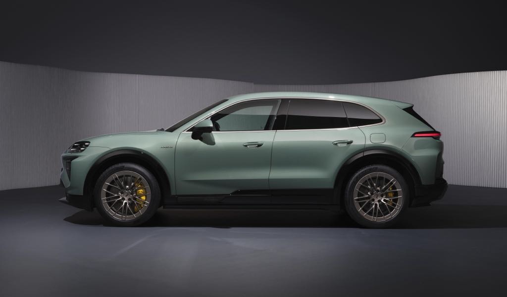 Porsche Cayenne Electric Side