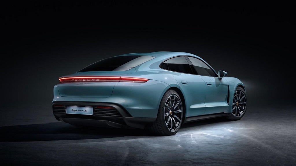 Porsche Taycan 4S Side