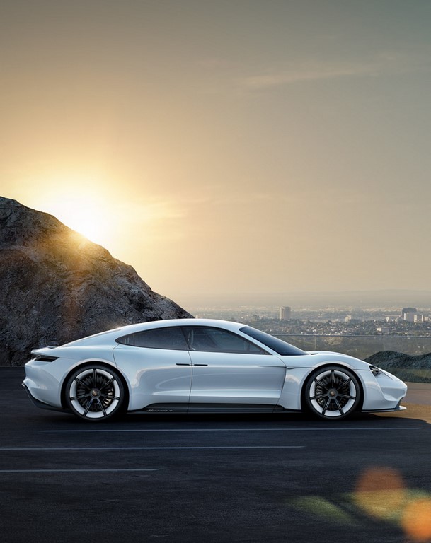 Porsche Taycan Side