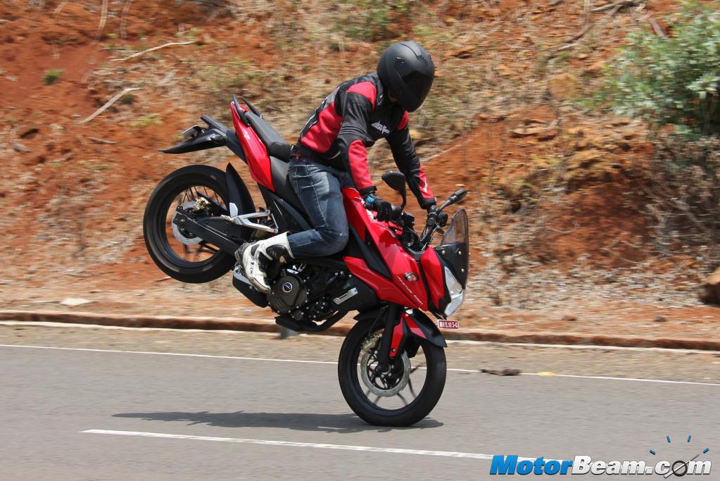 Pulsar 200 AS Stoppie