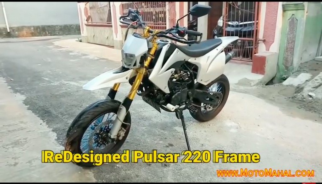 Pulsar 220 Adventure