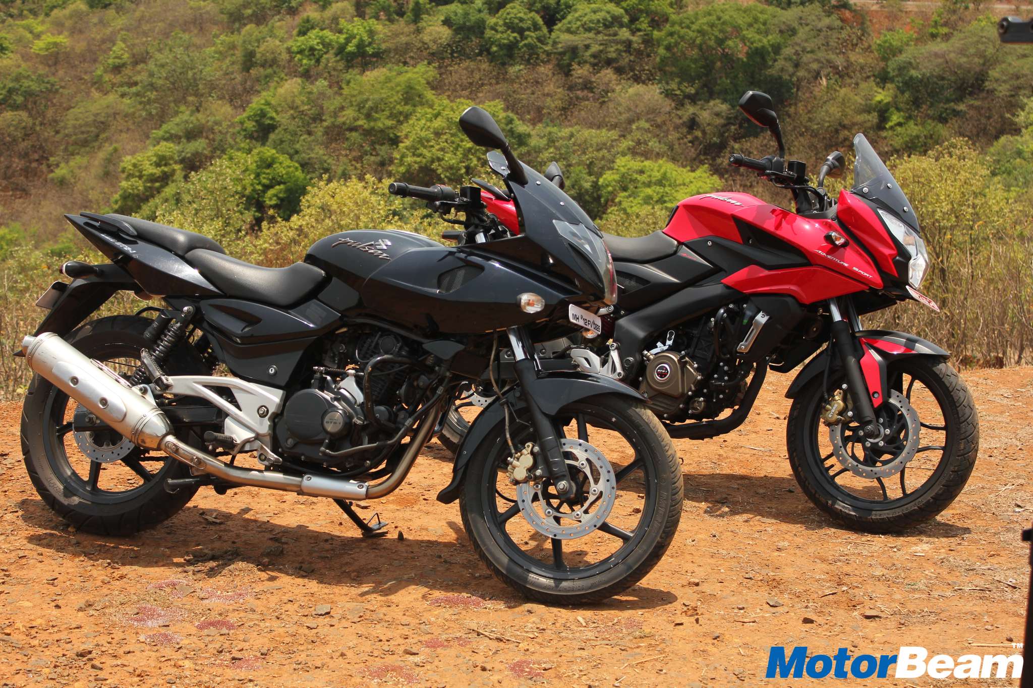 Pulsar 220 vs Pulsar AS 200