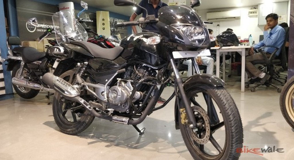 2018 Pulsar Classic 150 Price Is Rs 67 437 Motorbeam