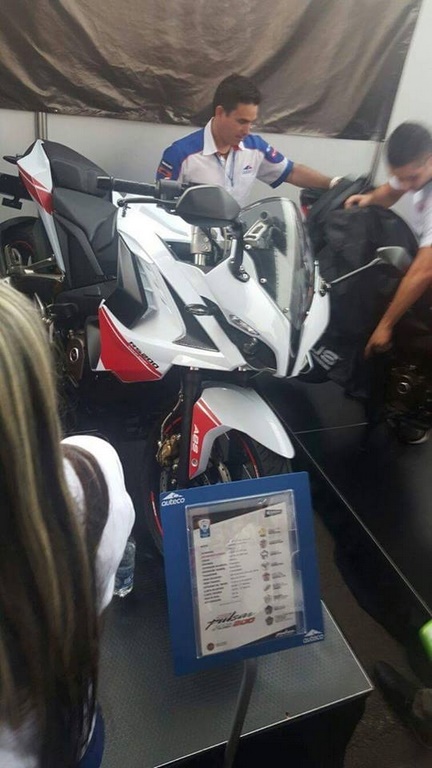 Pulsar RS 200 White Red Headlight