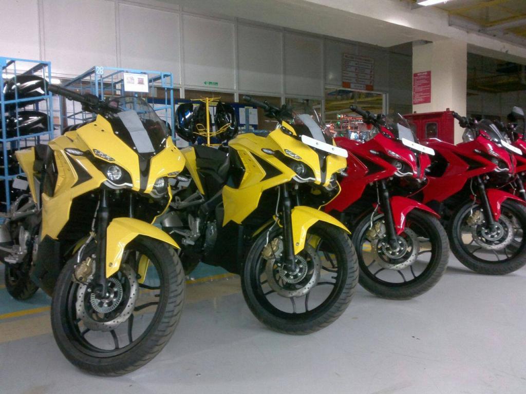 Pulsar RS 200 Yellow