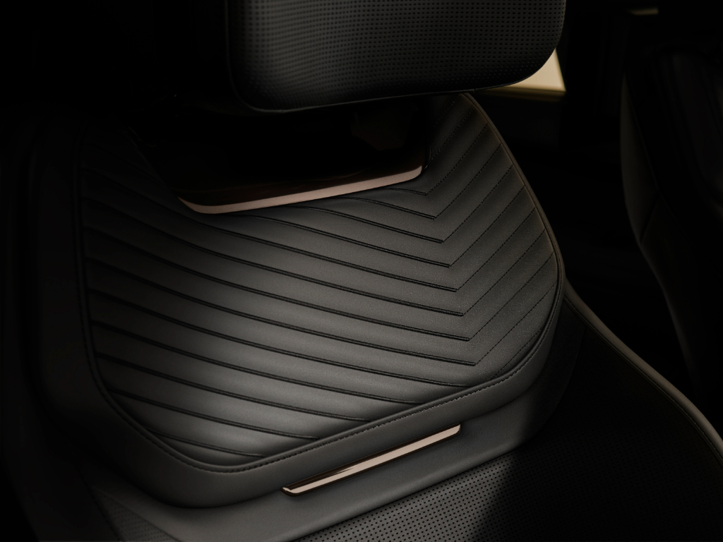 Range Rover SV Black Edition interior seats