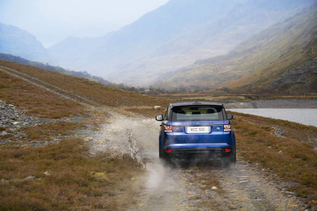 Range Rover Sport SVR Action