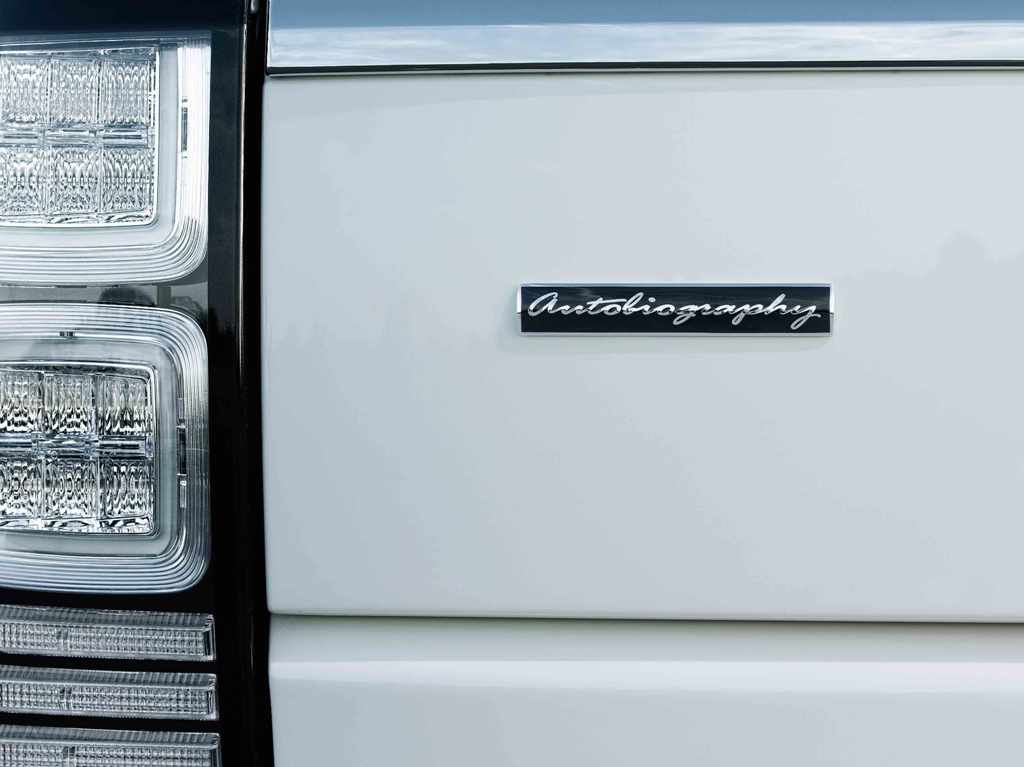 Range Rover Autobiography Black Insignia