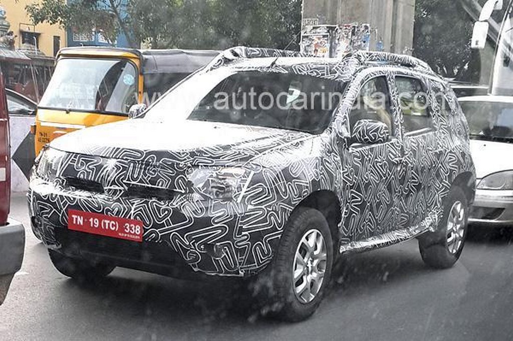 Renault Duster Facelift Spotted India