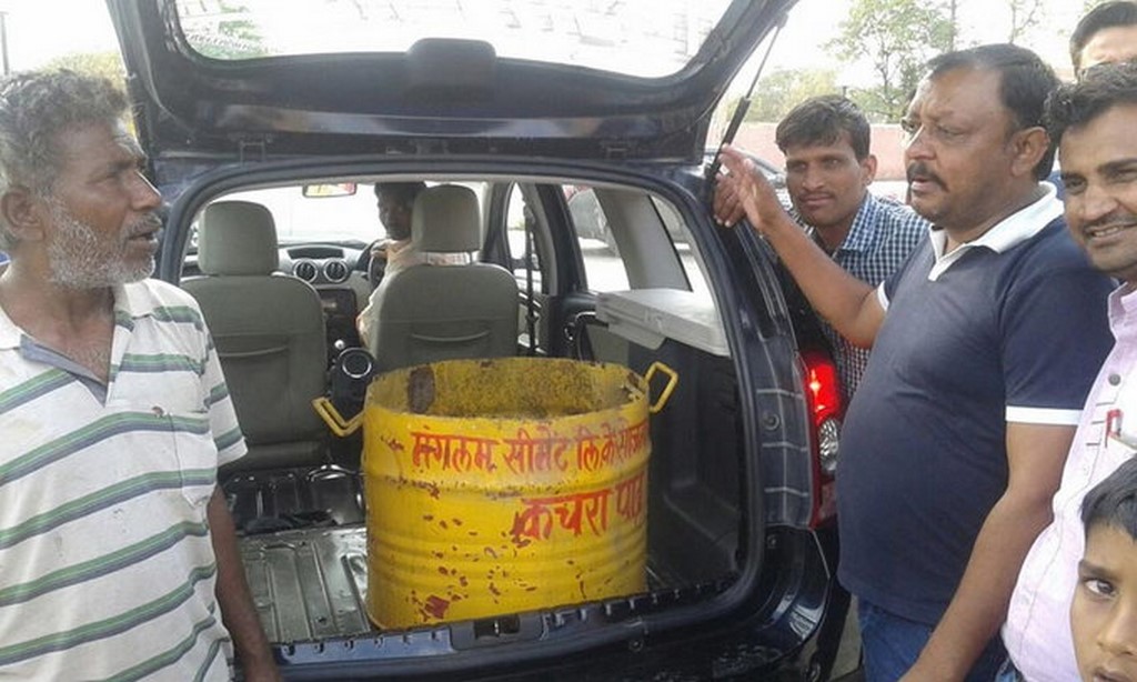 Renault Duster Garbage Car