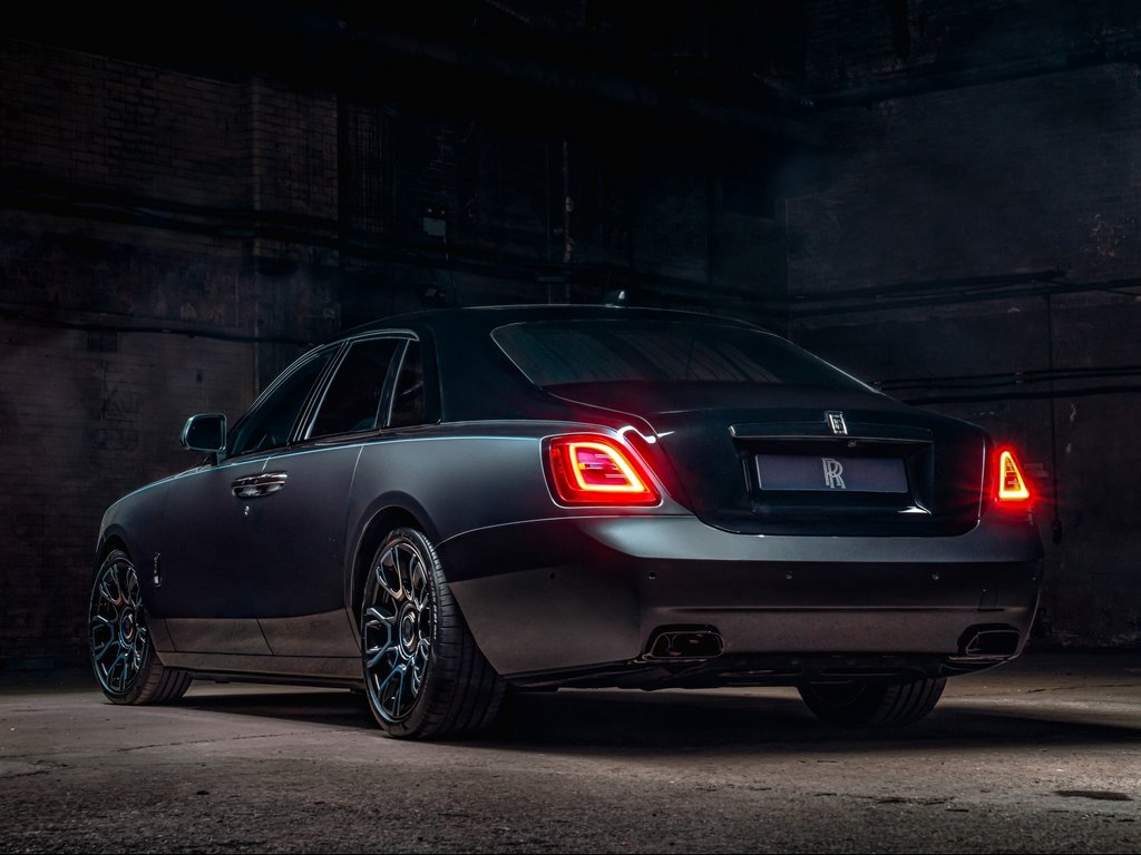 Rolls-Royce Black Badge Ghost Rear