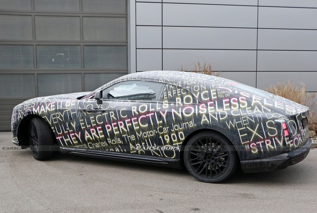 Rolls-Royce Spectre Spied Side