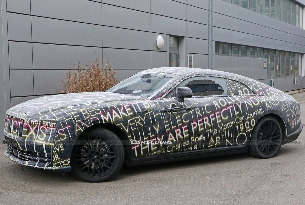 Rolls-Royce Spectre Spied