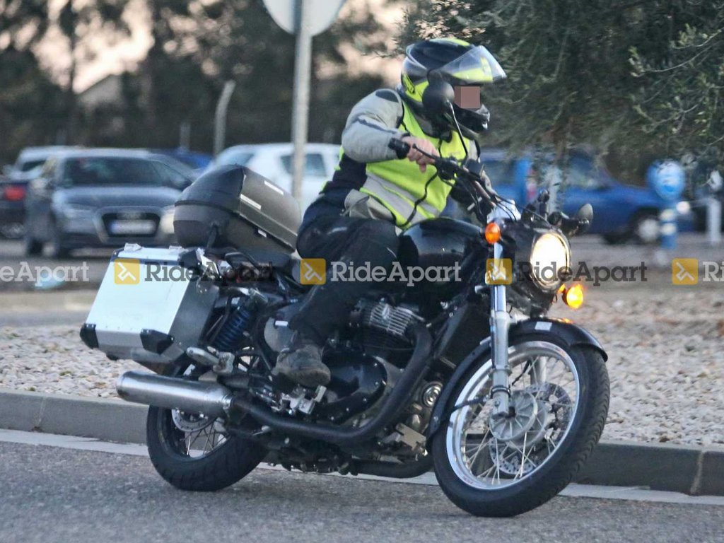 Royal Enfield Classic 650 Spied Accessories