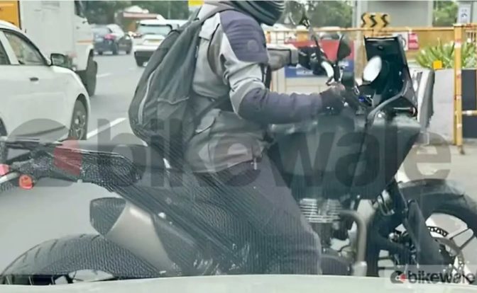 Royal Enfield Himalayan 750 side