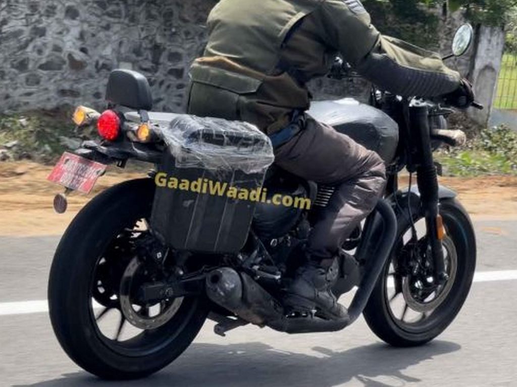 Royal Enfield Hunter 350 Accessories Rear