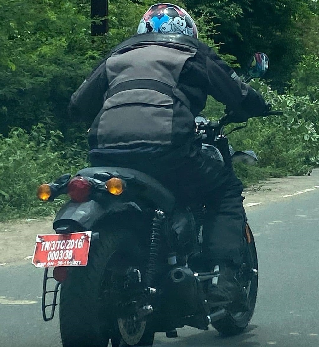 Royal Enfield Hunter 350 Spotted Rear