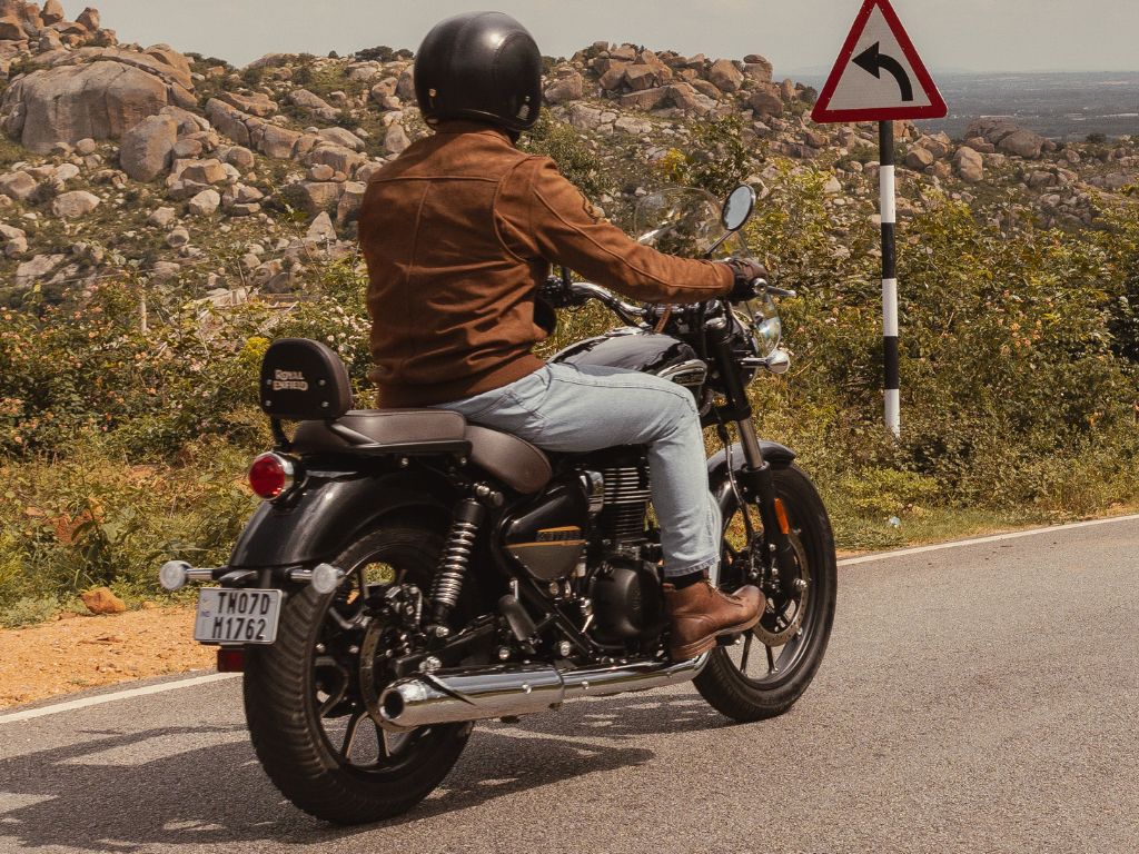 Royal Enfield Meteor 350 rear