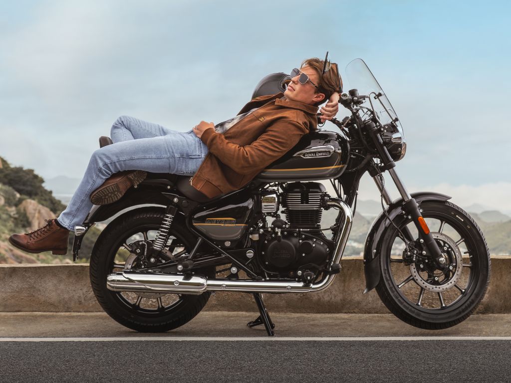 Royal Enfield Meteor 350 side