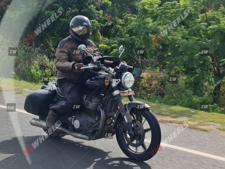 Royal Enfield Super Meteor 650 Bagger Spied