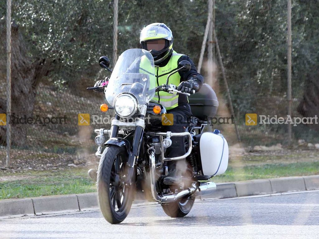 Royal Enfield Super Meteor Spied