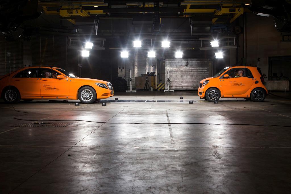 Smart ForTwo Mercedes S-Class Crash