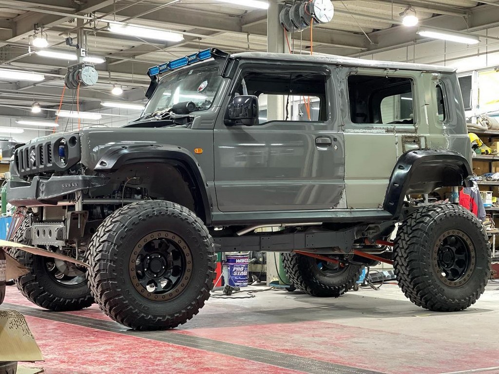 Suzuki Jimny 5-Door Concept Side