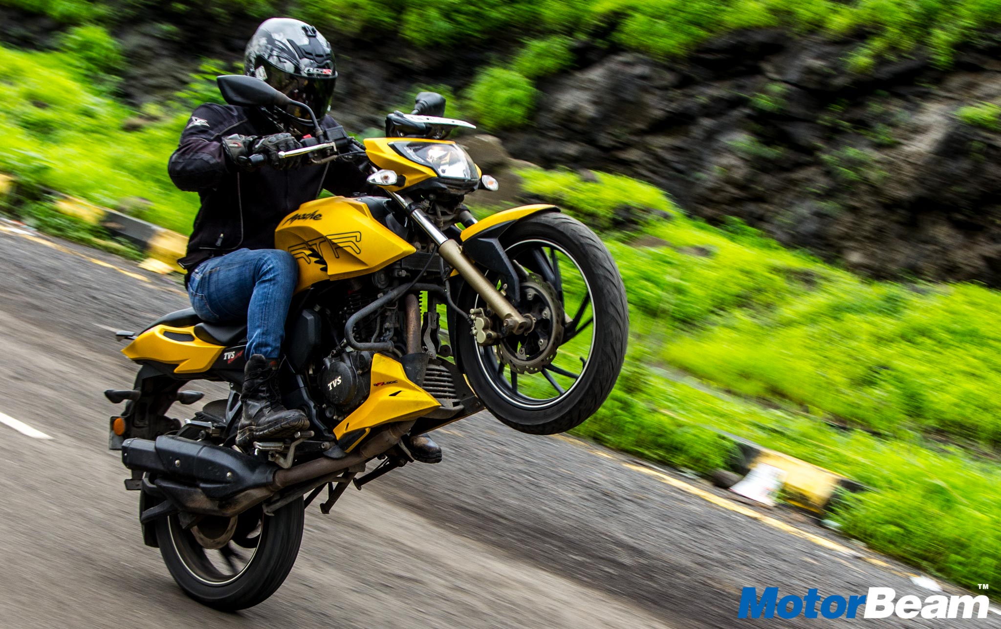 TVS Apache 200 FI Review