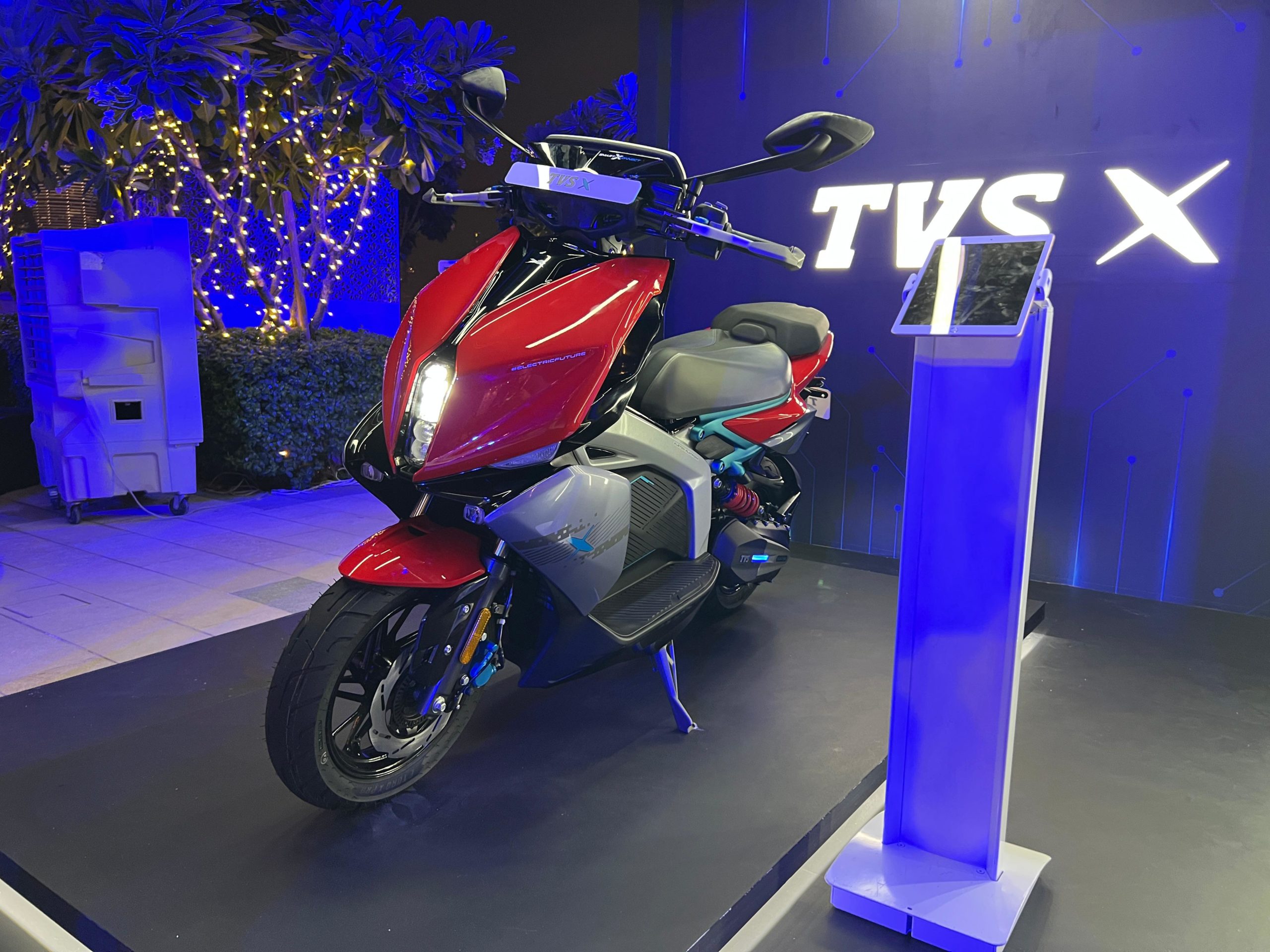 TVS के इस इलेक्ट्रिक स्कूटर ने तो मचा दिया धमाल, कमाल का बैटरी पावर…-This electric scooter of TVS created a stir, amazing battery power…