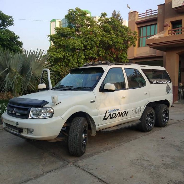 Tata Safari 6X6 Side