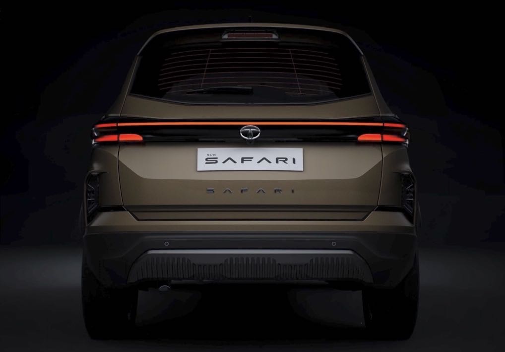 Tata Safari Facelift Teaser Rear