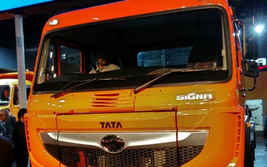 Tata Signa Orange