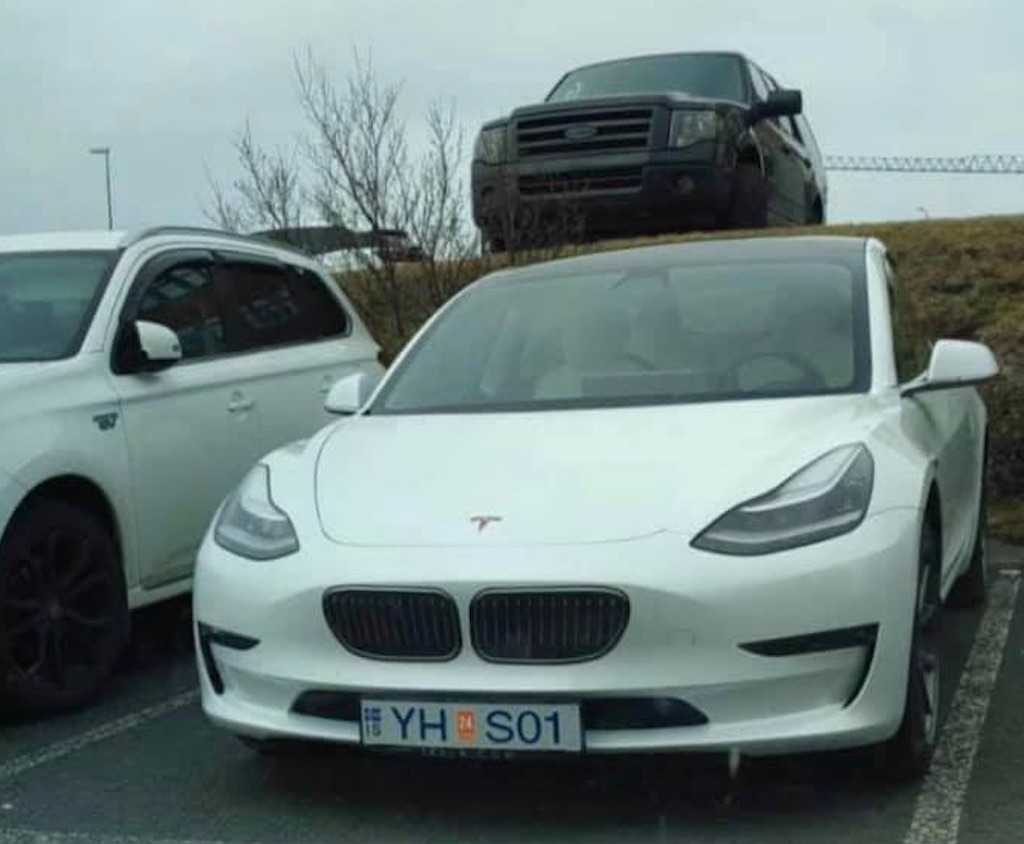Tesla Model 3 BMW