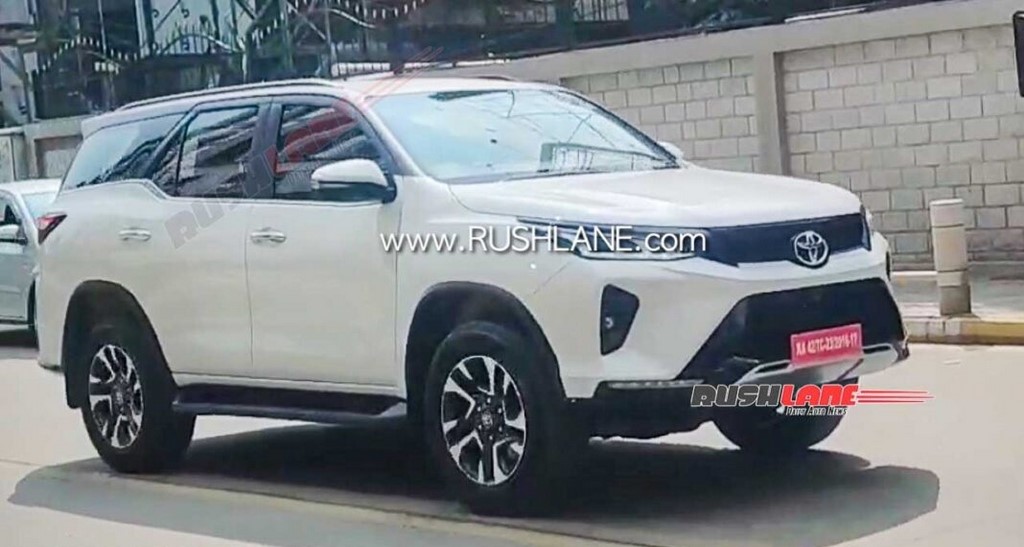 Toyota Fortuner Legender Spied