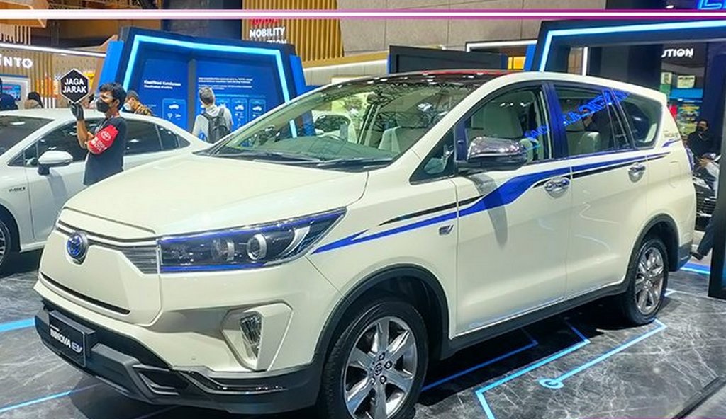 Toyota Innova EV Concept