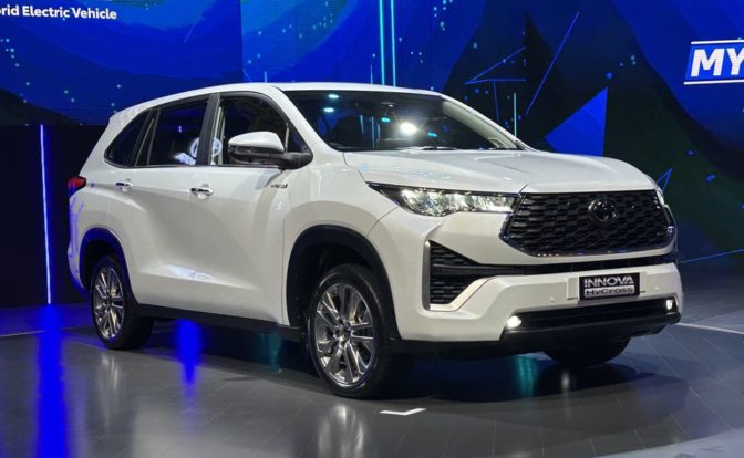Toyota Innova HyCross India