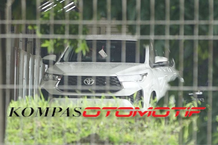 Toyota Innova Hycross Spied Undisguised