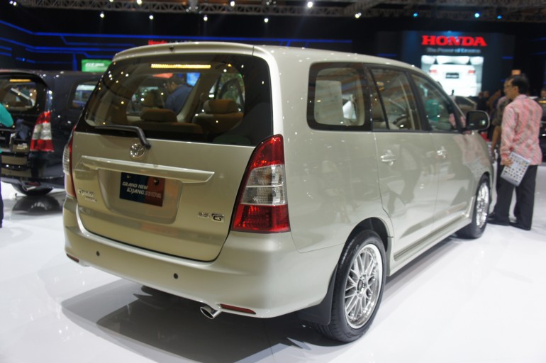 Toyota-Innova-MPV-Facelift-8