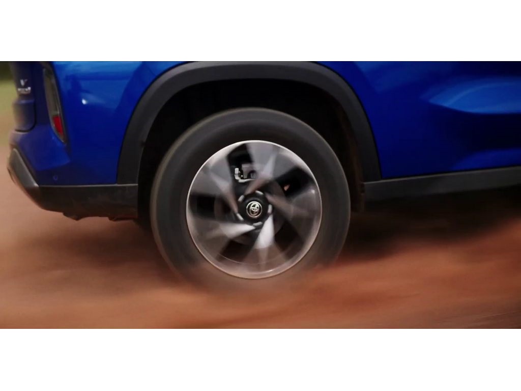 Toyota Urban Cruiser Hyryder Side Wheel