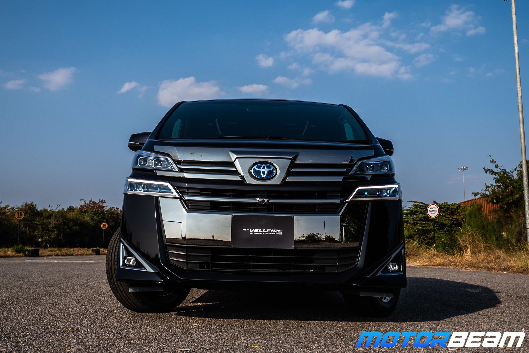 Toyota Vellfire Front