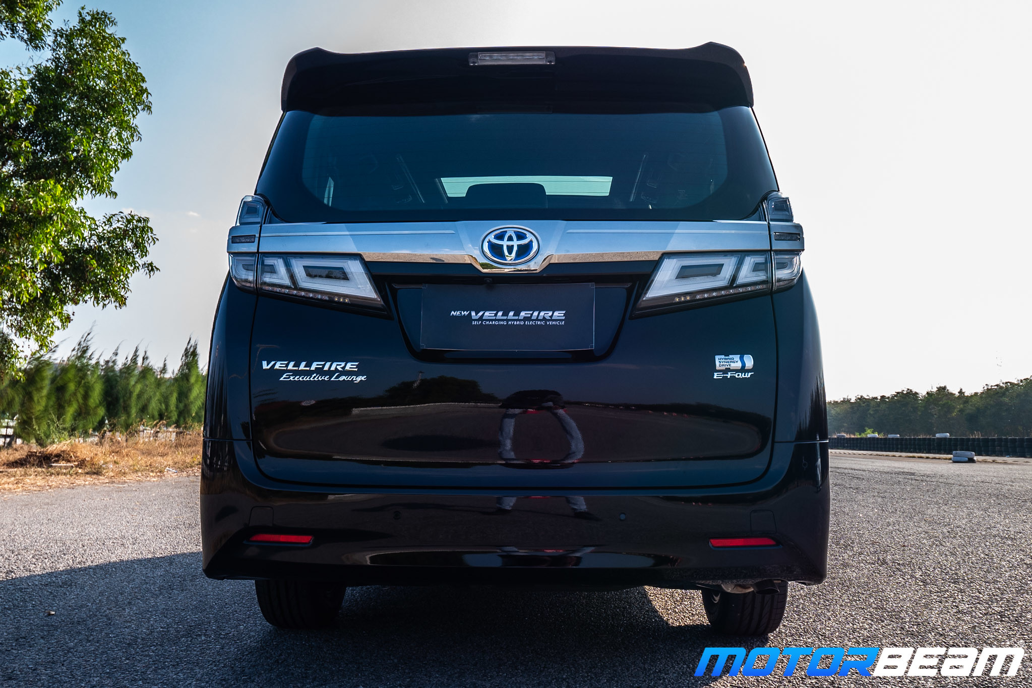 Toyota Vellfire Rear