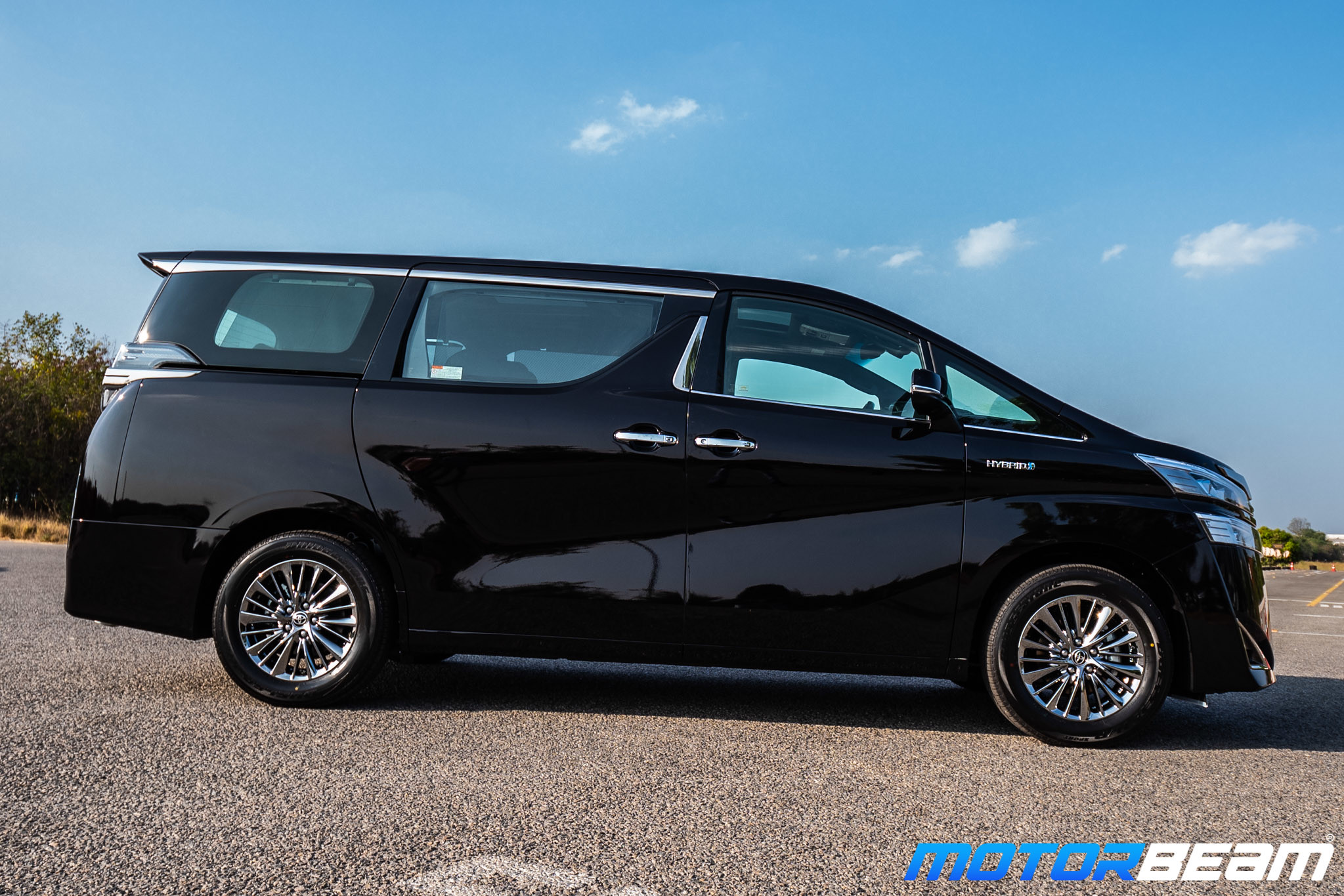 Toyota Vellfire Side