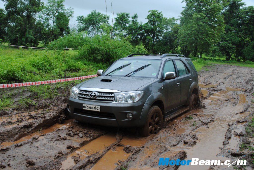 Toyota_Fortuner_Boot_Camp_Wallpaper
